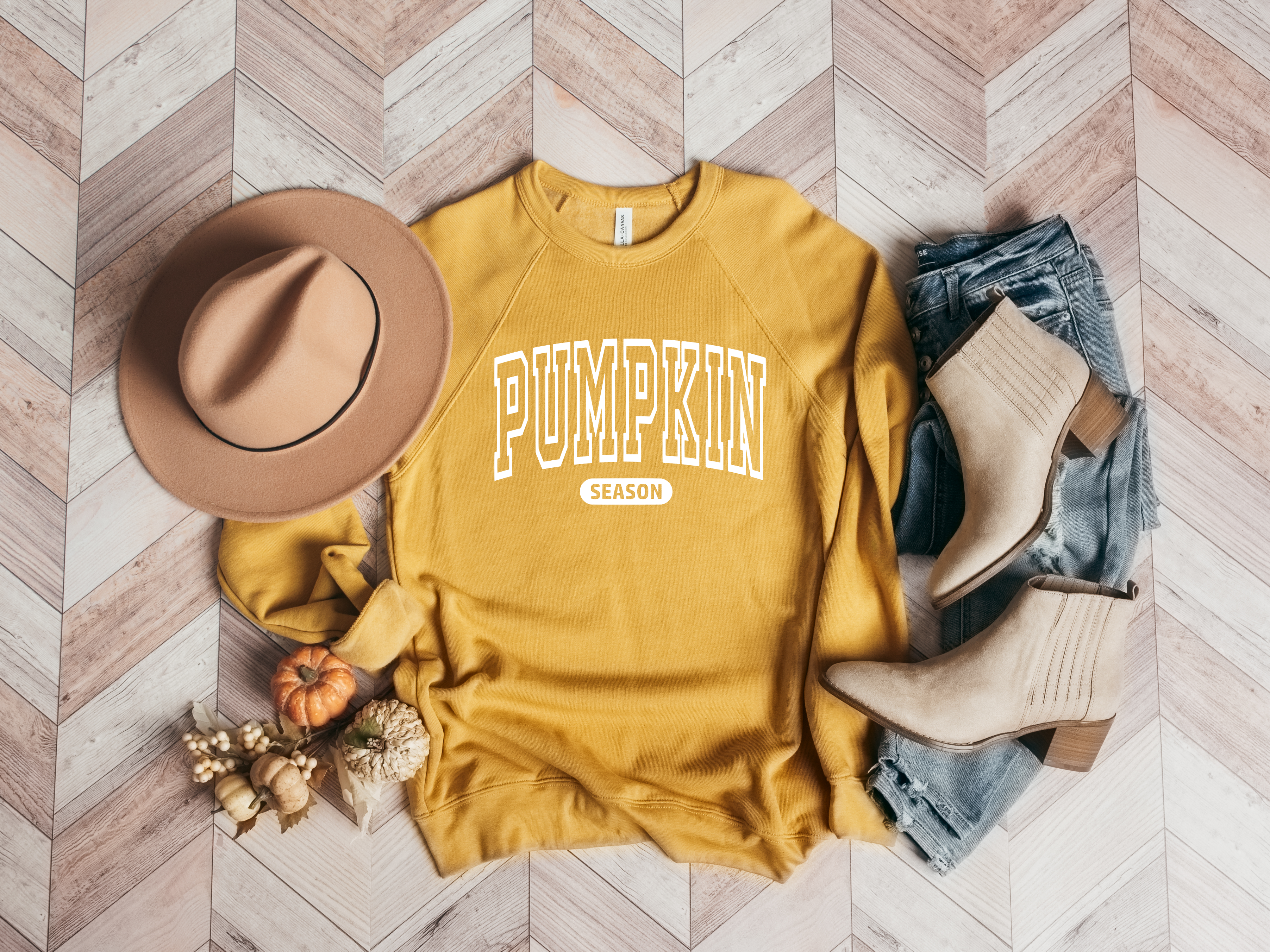 pumpkinseasonsweatshirtmockup.png