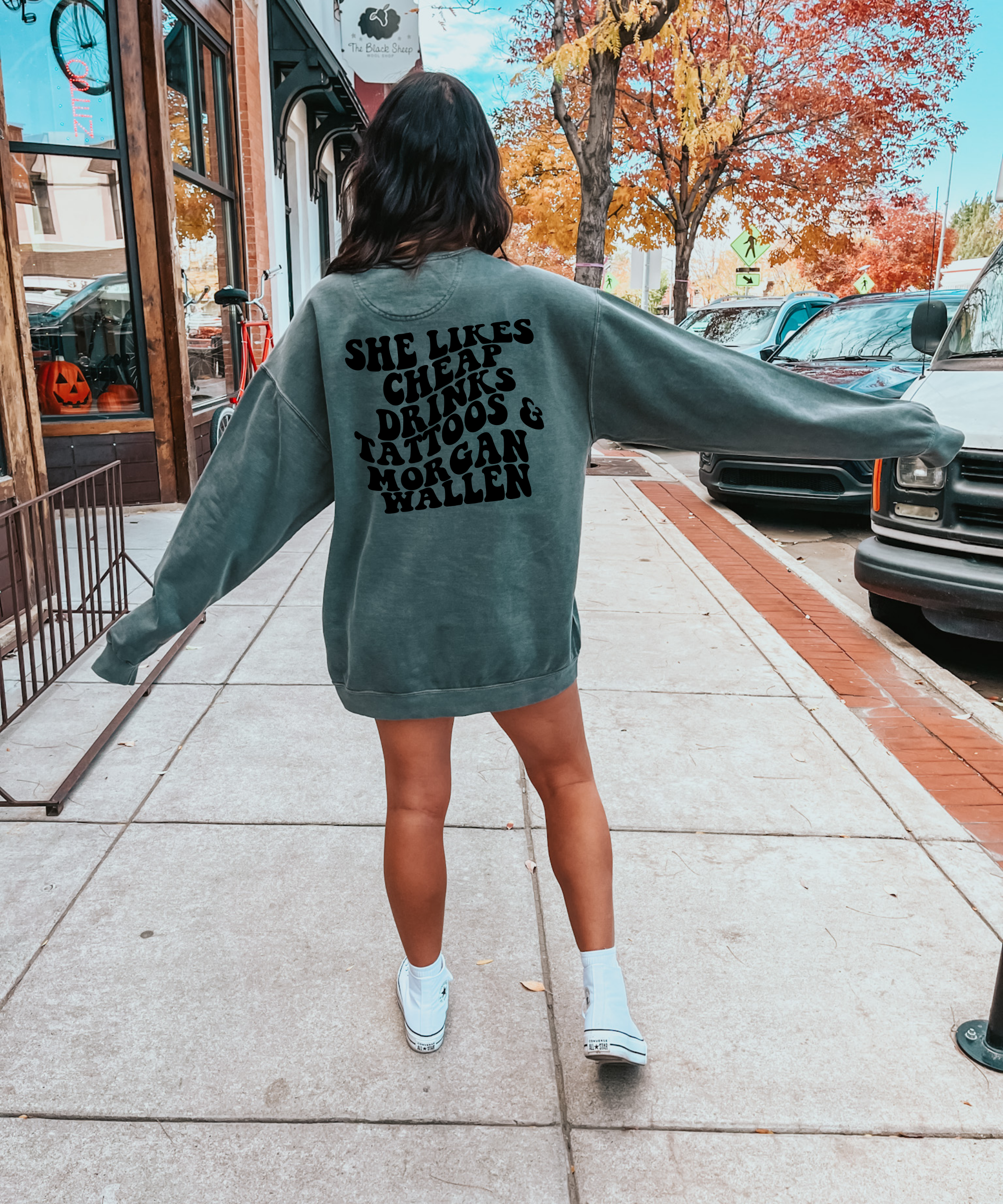 She Likes Cheap Drinks, Tattoos, Wallen Crewneck Sweatshirt
